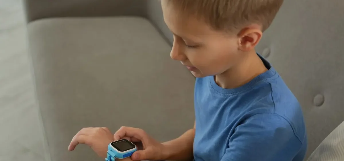 Smartwatch für Kinder ab wann: Alter, Reife und Schulregeln